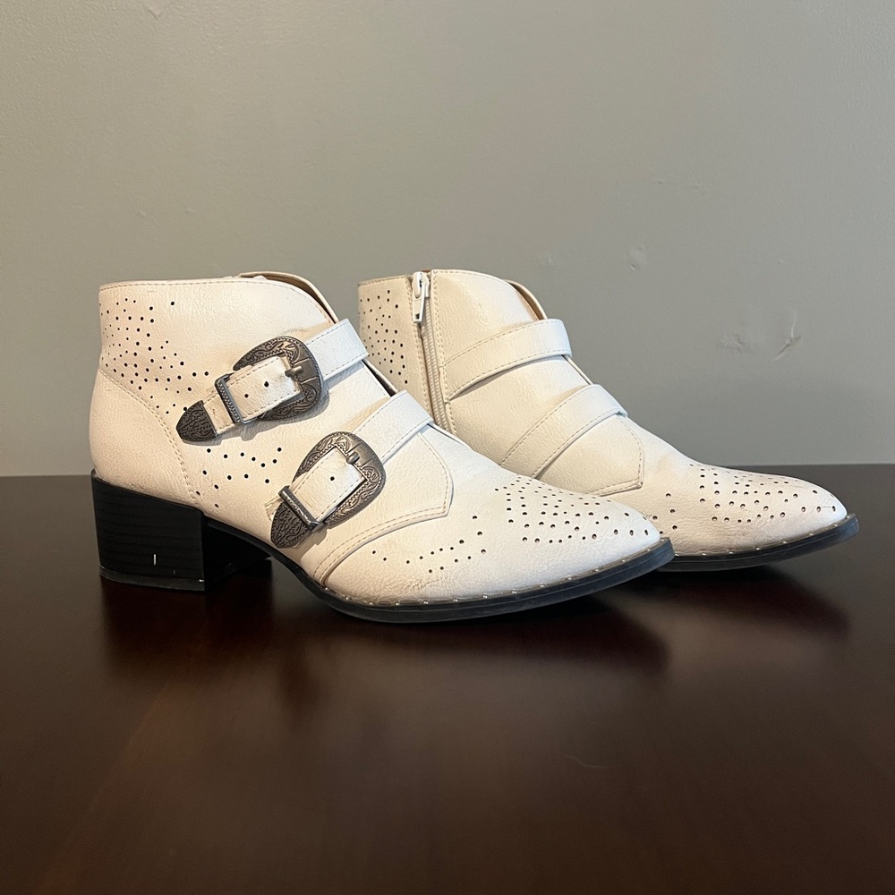 Qupid White Ankle Boots with Silver Buckles